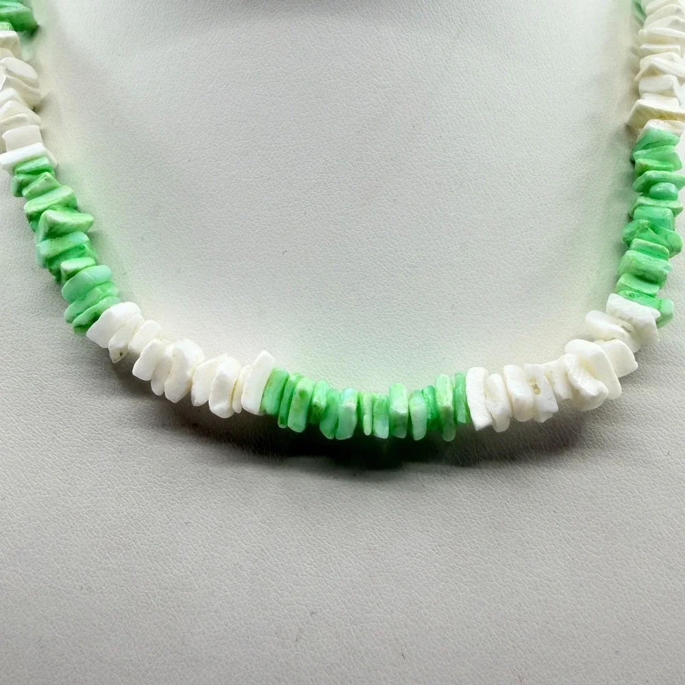 Vintage Y2K Chip Bead Necklace White & Green Retro Beach Jewelry